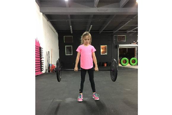 Milla se preparando para as corridas (Foto: Reprodução Go Fund Me)