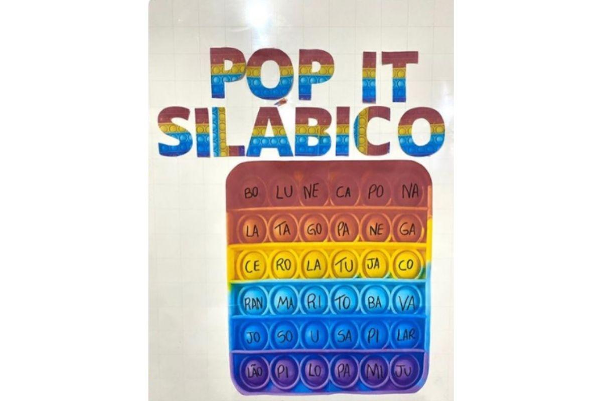 Professora usa Pop-It para interagir os alunos na aula de forma divertida