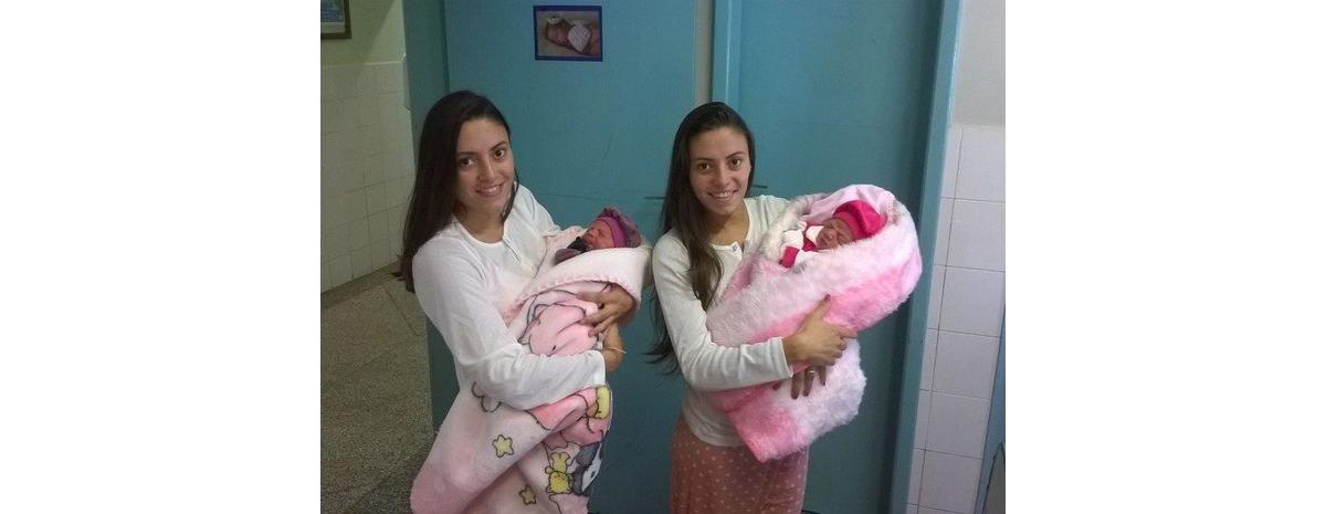 As gêmeas Jéssica e Joyce depois do nascimento das filhas