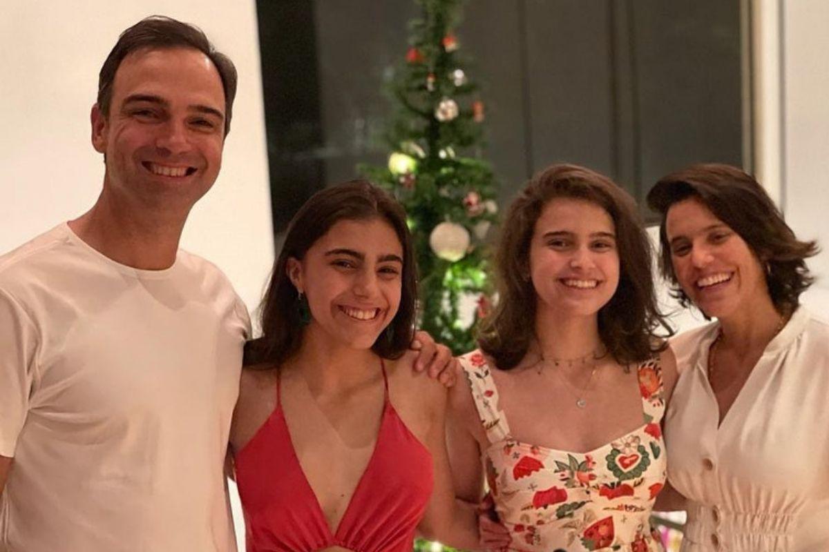 Tadeu ao lado da família