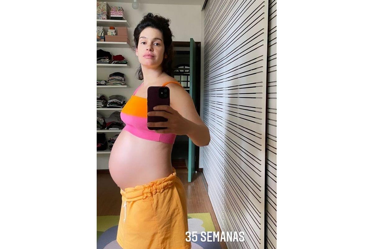 A atriz compartilhou o sexo do bebê em seu canal do Youtube