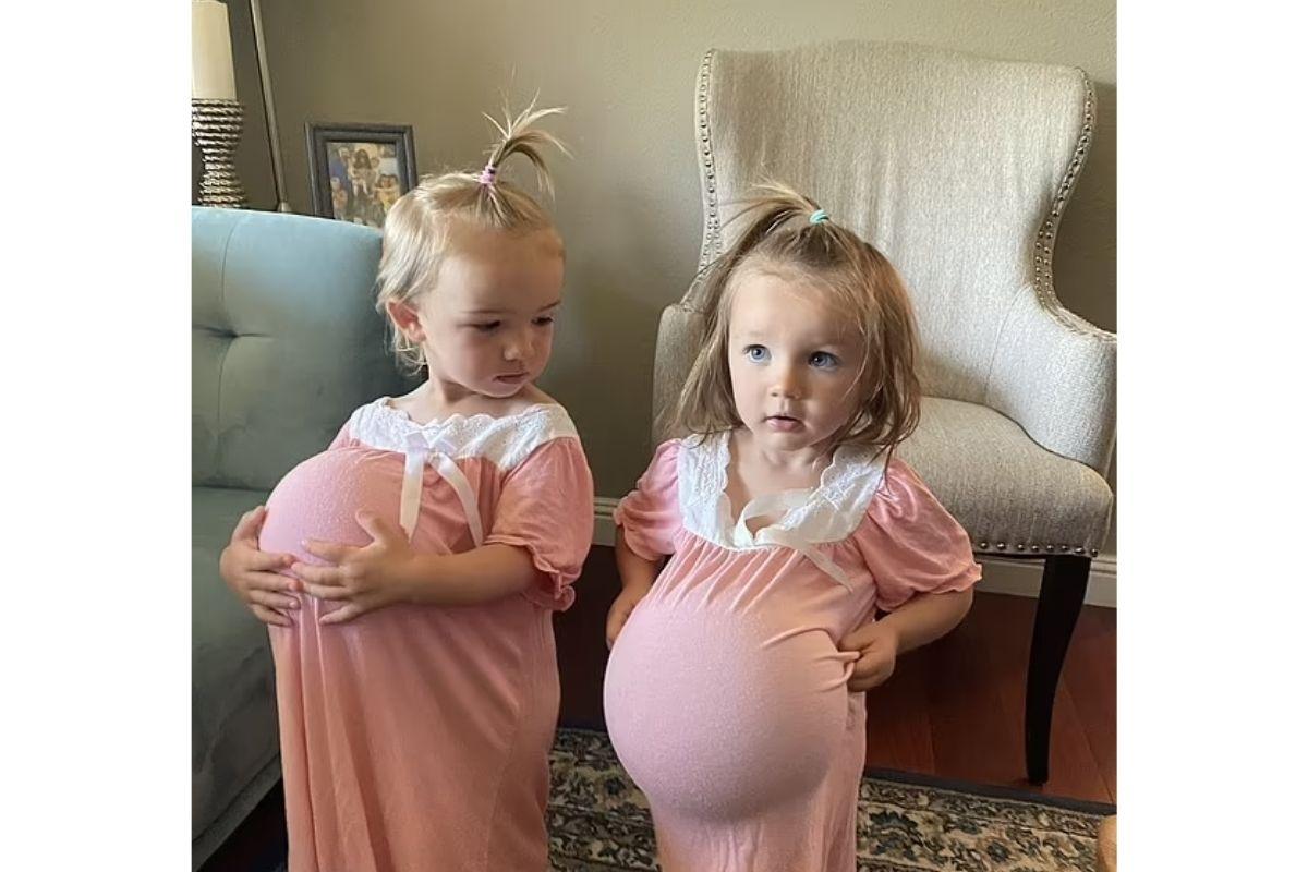 Primas recriam foto das mães grávidas