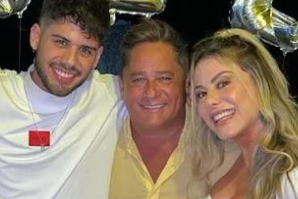 Zé Felipe, ao lado de Leonardo e Poliana, seus pais