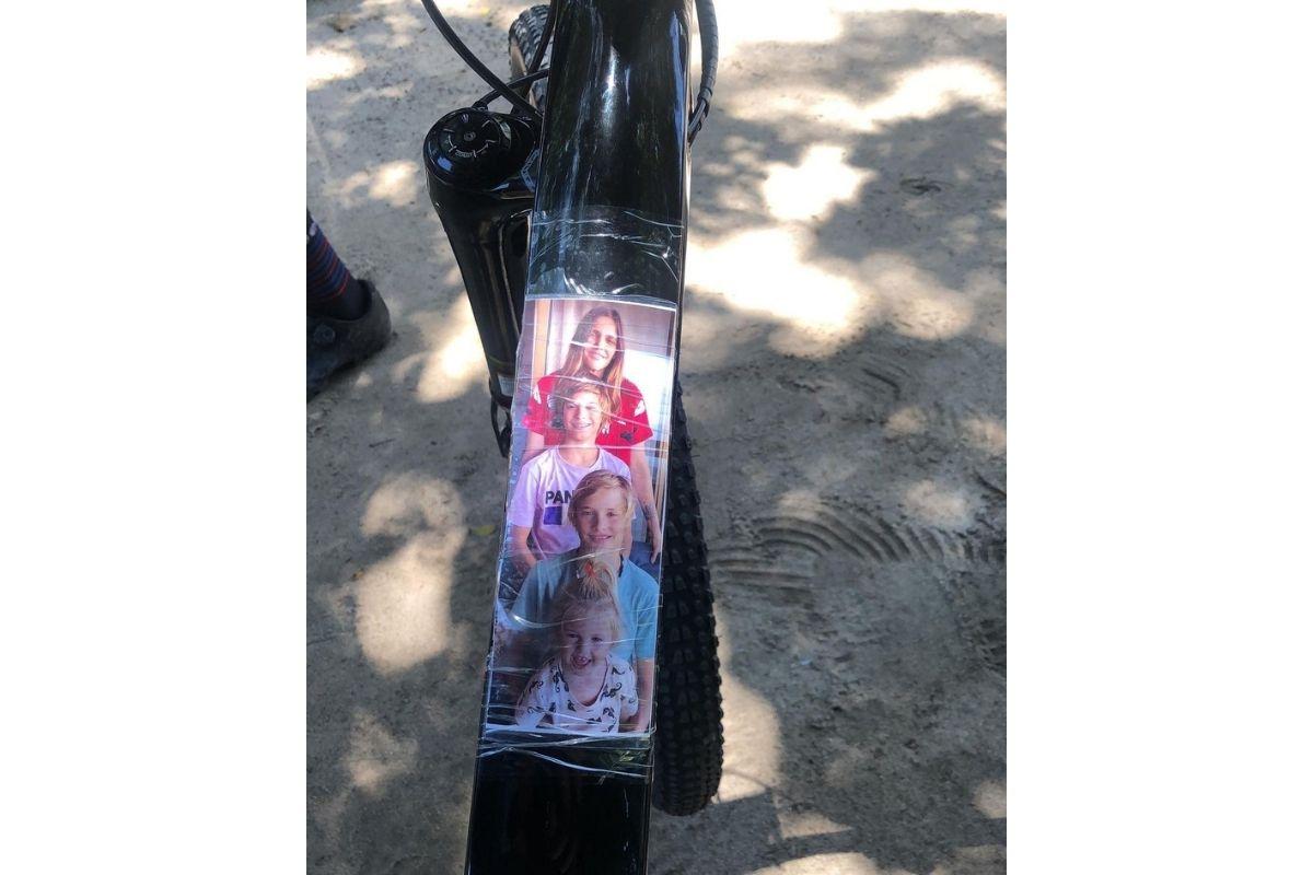 Rodrigo Hilbert colou uma foto da família na bicicleta
