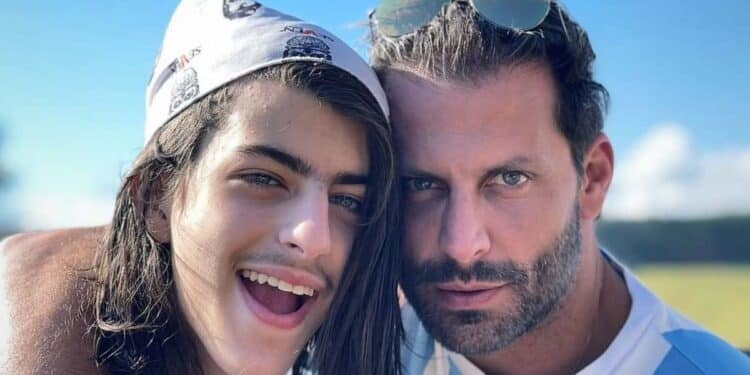 Henri Castelli com o filho Lucas, fruto do seu relacionamento com Isabeli Fontana -  Foto: (Reprodução/Instagram)