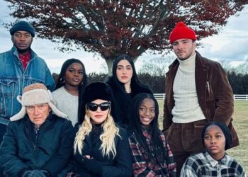 Em clique raro no Instagram, Madonna mostra os 6 filhos reunidos