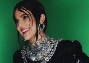 Manu Gavassi mostra barriguinha da sua 1º gravidez em ensaio fotográfico