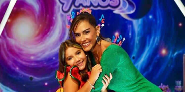Deborah Secco e a filha Maria Flor / Foto: (Reprodução/Instagram)
