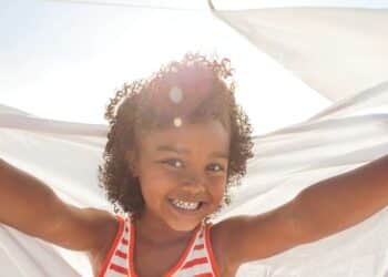 Como escolher o melhor protetor solar para bebês e crianças? Saiba quais são os mais recomendados