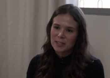 Mulher da polêmica do assento em avião conta que está sem dormir e comer desde o ocorrido