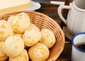 Bolos, pão de queijo e pastel: conheça as melhores receitas com polvilho doce