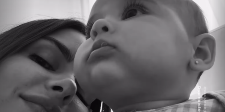 Amanda Kimberlly compartilha vídeo fofo com a filha Helena em suas redes sociais / Foto: (Reprodução/Instagram)