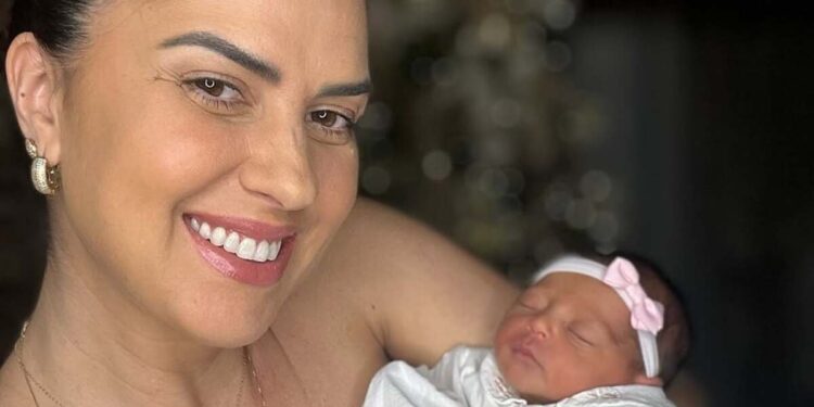 Graciele Lacerda com a filha Clara, fruto do seu relacionamento com Zezé di Camargo / Foto: (Reprodução/Instagram)