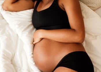 Qual a melhor posição para grávidas dormirem?