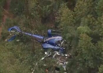 Helicóptero cai em Caieiras com uma família a bordo