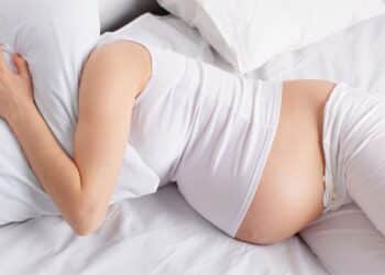 Qual a melhor posição para grávidas dormirem?