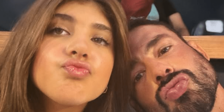 Cauã Reymond aprecia momento pai e filha com Sofia Massafera