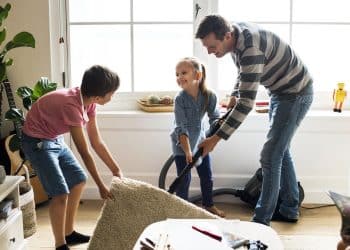 Você sabe como envolver suas crianças nas tarefas domésticas?