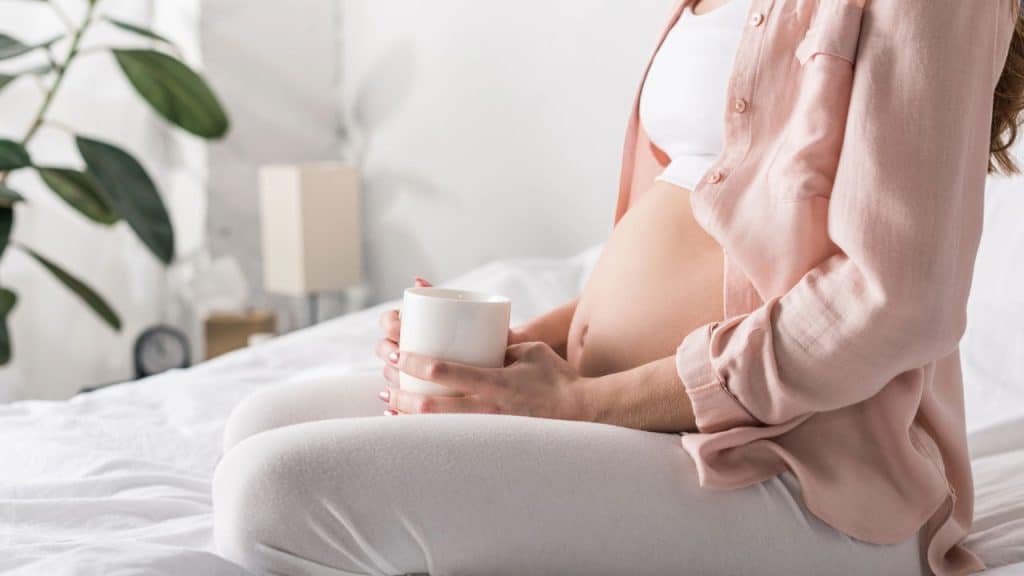 Verdade ou mentira? A cafeína na gravidez é um risco para o bebê?