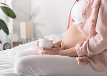 Verdade ou mentira? A cafeína na gravidez é um risco para o bebê?