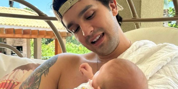 Luan Santana posta foto inédita com a filha Serena e fãs vão a loucura