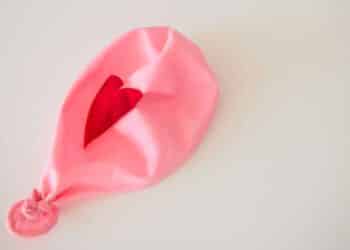 Anticoncepcionais hormonais e seus efeitos no relacionamento: como isso pode influenciar a atração