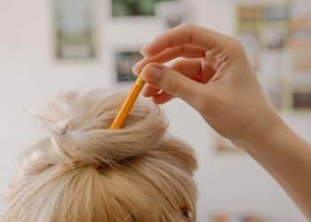 Recupere os cabelos loiros quebradiços com creme caseiro