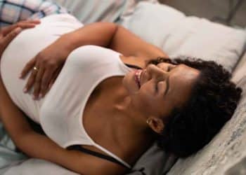 Gravidez transforma a “química” do cérebro e fortalece instintos maternos, aponta estudo