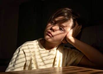 Seu filho está sempre entediado? Veja o que pode estar acontecendo