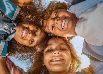 Dia da Amizade: a importância dos amigos na infância e como incentivar relações saudáveis