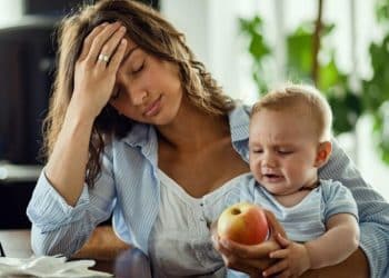 90% dos pais estão perdendo o sono por conta do estresse do cuidado, aponta pesquisa