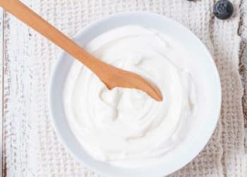 Como comer iogurte pode ajudar na prevenção de câncer no intestino?