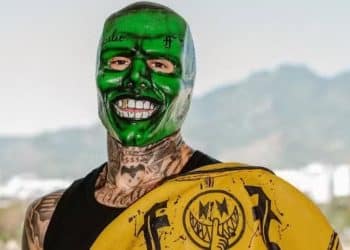 MC Daniel conta motivo de ter ido fantasiado de Máscara para a maternidade