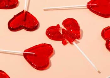 Por que algumas pessoas não têm uma relação próxima com a mãe? Entenda como lidar com isso