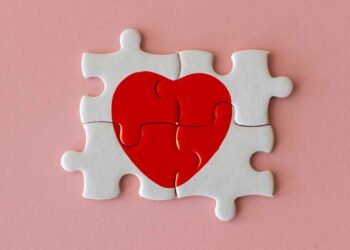 Anticoncepcionais hormonais e seus efeitos no relacionamento: como isso pode influenciar a atração