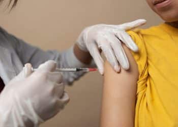 Vacina contra dengue: veja para quem está disponível e como tomar