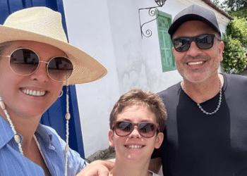 Ana Hickmann celebra 44 anos com Edu Guedes e o filho Alezinho em meio à natureza.