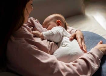 Amamentação: como saber se meu leite é suficiente?