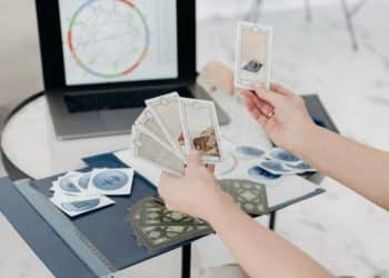 O Futuro Chegou! Veja as Previsões do Horóscopo 2025