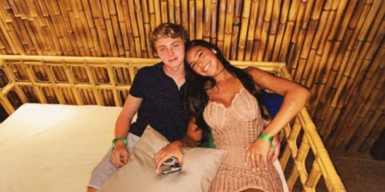 O casal passou o fim de ano na praia dos Carneiros (Foto: Reprodução/Instagram @dudaa.guerra)