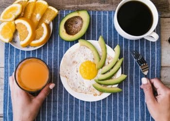 A importância do café da manhã pra o emagrecimento e quais alimentos incluir na rotina
