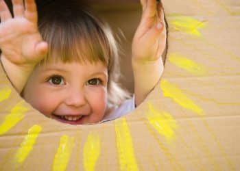 1 ano e 2 meses: como estimular o brincar, a socialização e a comunicação das crianças?