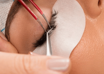 Cílios Perfeitos Todos os Dias! Guia Completo Sobre Extensão de Cílios