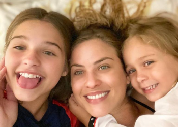 Após anos longe da TV, Luiza Valdetaro brilha no Lollapalooza com suas filhas