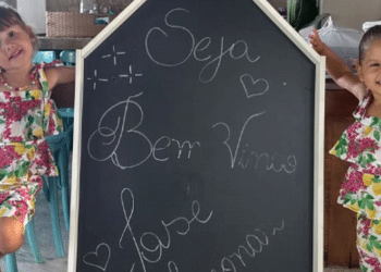 José Leonardo, filho de Virginia e Zé Felipe, é recebido com festa das irmãs após alta do hospital