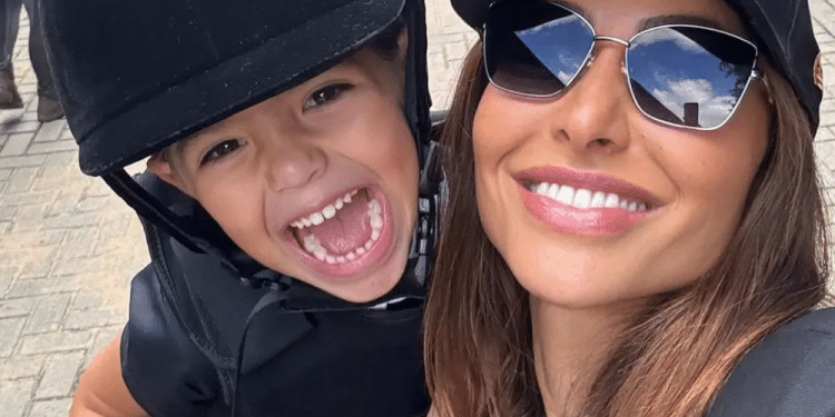 Longe da filha, Sabrina Sato faz algo que derreteu o coração dos fãs
