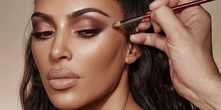 Sombra marrom, o truque de maquiagem que nunca sai de moda