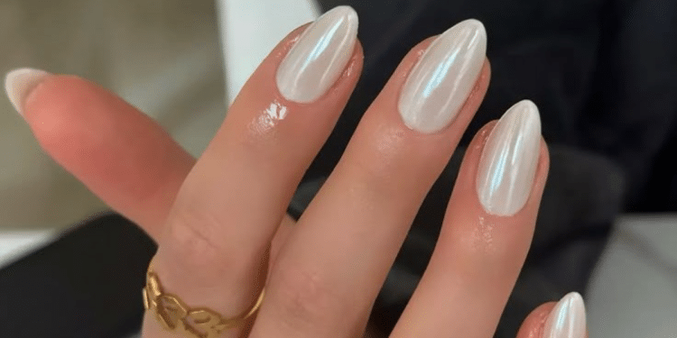 Manicures revelam os esmaltes mais populares do momento