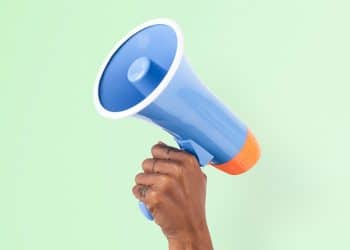 Sem tempo para ouvir áudios? Descubra como ativar a transcrição no WhatsApp