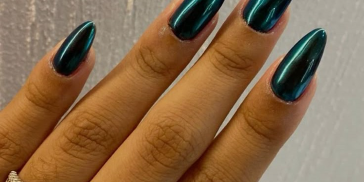 As unhas do momento têm um brilho diferente — descubra o segredo
